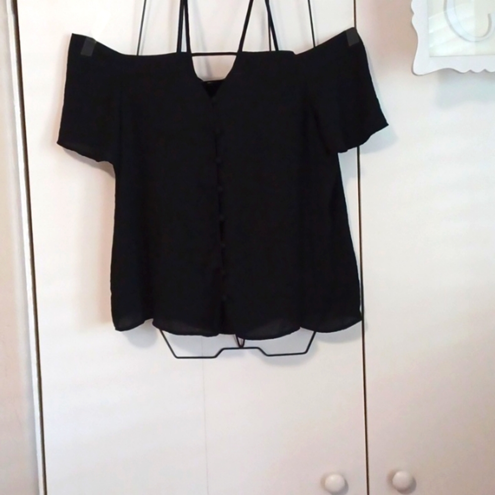 Bold Elements, black off the shoulder, spaghetti strap button down blouse. Sz. L